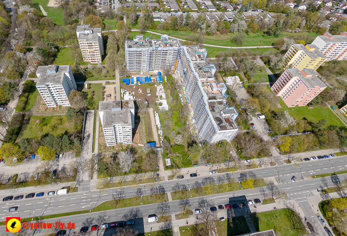 21.04.2023 - Baustelle Fassadensanierung am Karl-Marx-Ring 11-21 in Neuperlach